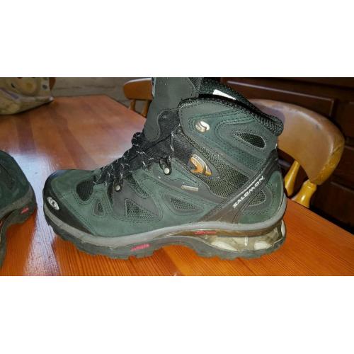 Salomon GORE-TEX walking boots Size 8