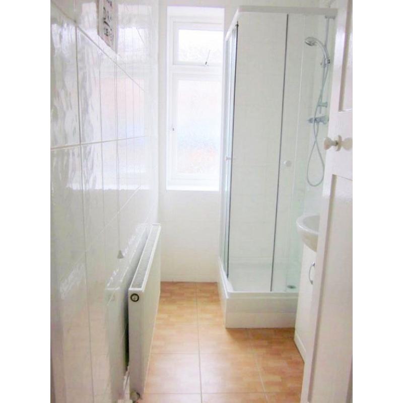 !! ONE WEEK DEPOSIT !! Even SHORT OR LONG TERM!! Ten minutes to Portobello!!