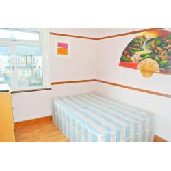 Large and lovely double room close to East Acton Station (15 minutes to Oxford Circus)