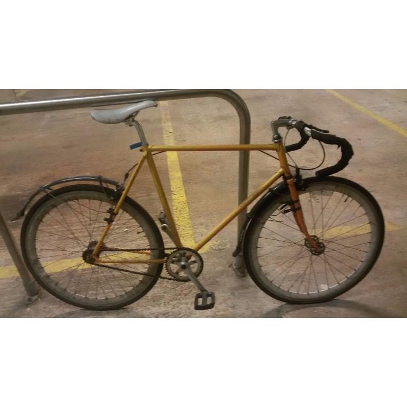 Bicycle with choice between fixed gear / single gear - needs some TLC flat tyres