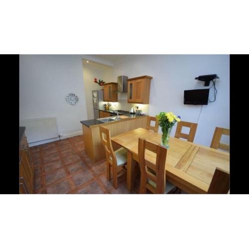 Stunning oak kitchen for sale