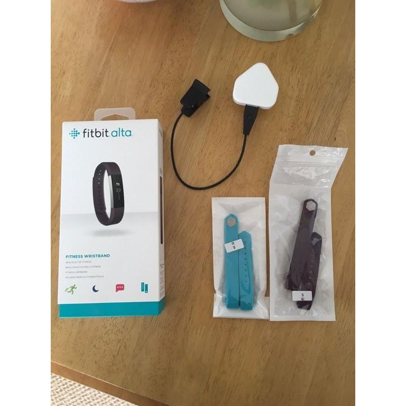 FITBIT ALTA + EXTRAS - As new