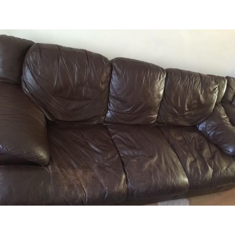 LEATHER BROWN SOFA 3 SEATER FOR SALE! GOOD CONDITION