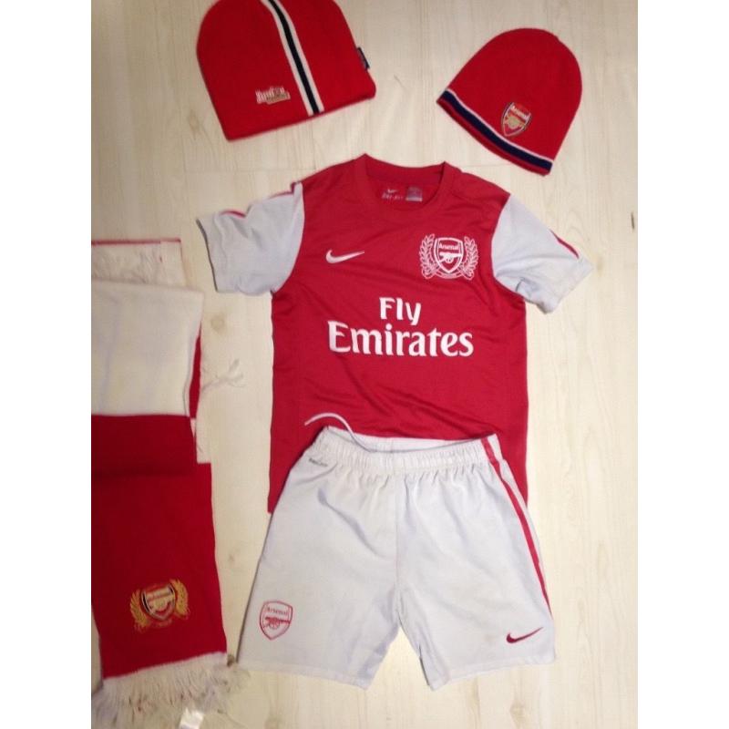 Arsenal kit official kit age 8-10yrs well worn but clean and wearable