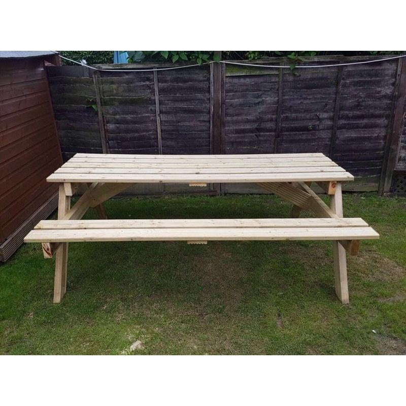 Picnic bench/pub table