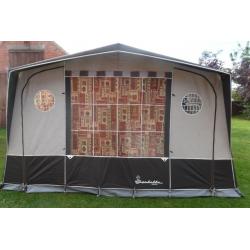 VERY LIGHT-WEIGHT SPRITE ALPINE CI,4 BERTH WITH FULL AWNING. ** ONLY 750 KGS**