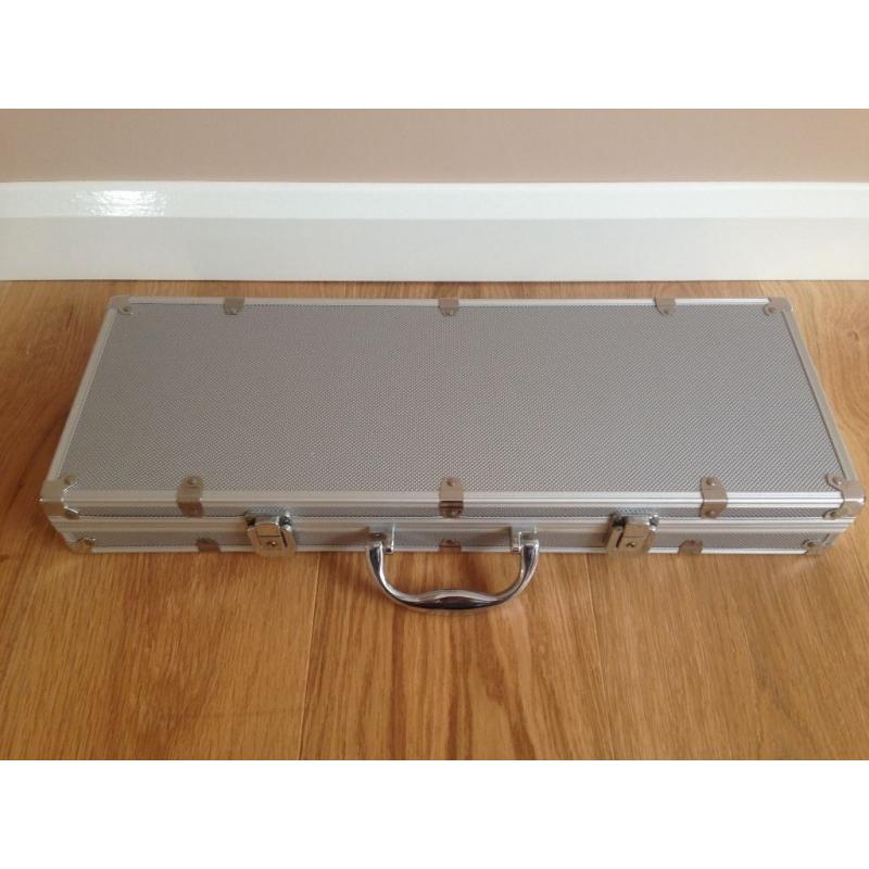 500 Piece, 11.5g Poker Chip Set in Aluminium Case (mint condition)