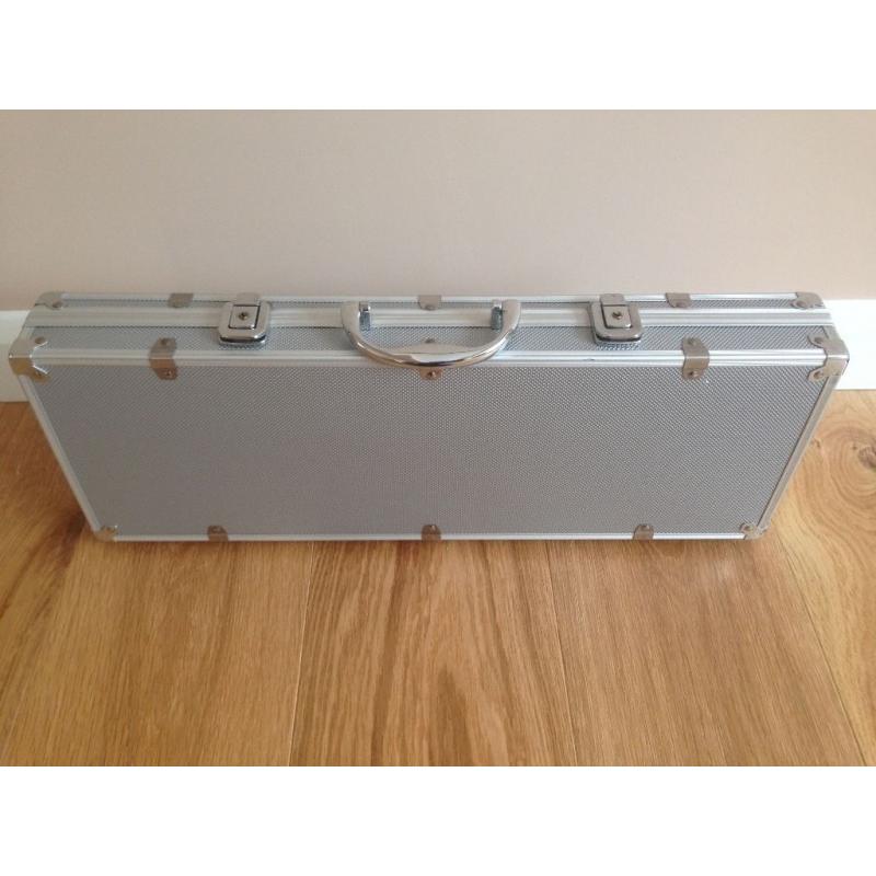 500 Piece, 11.5g Poker Chip Set in Aluminium Case (mint condition)