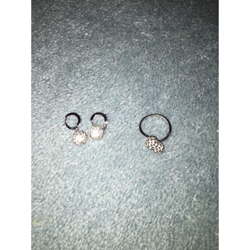 SWAROVSKI ELEMENTS ring & earrings