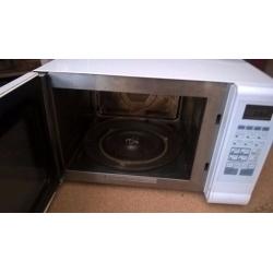 Kenwood 28 litre white combination microwave for spare/repairs