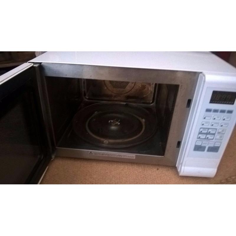 Kenwood 28 litre white combination microwave for spare/repairs