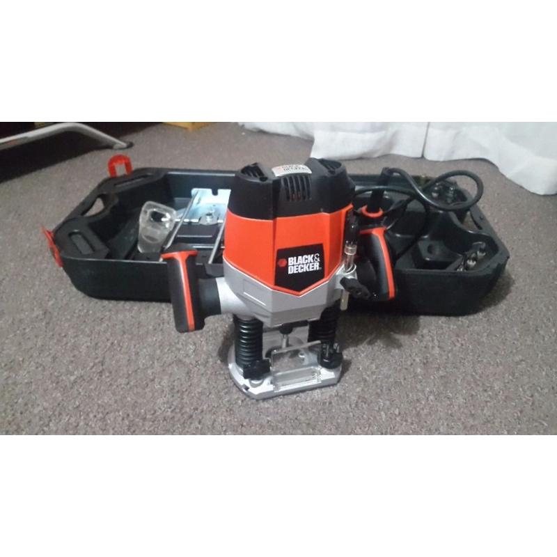 BLACK & DECKER ROUTER KW900E 1200 W