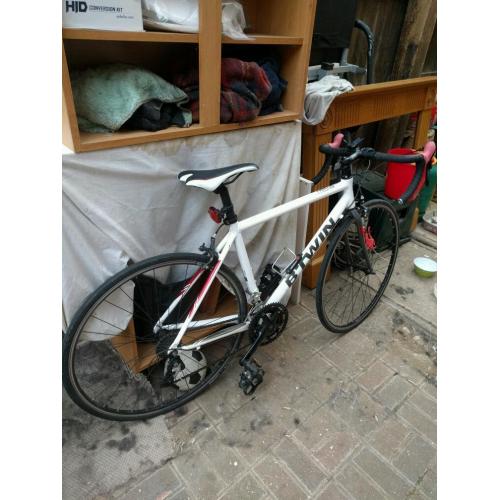 SSCT - Btwin triban 300 road bike size 54