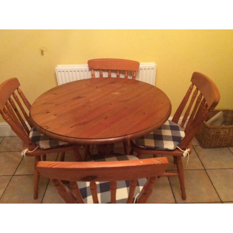 Round pine table with 4 chairs
