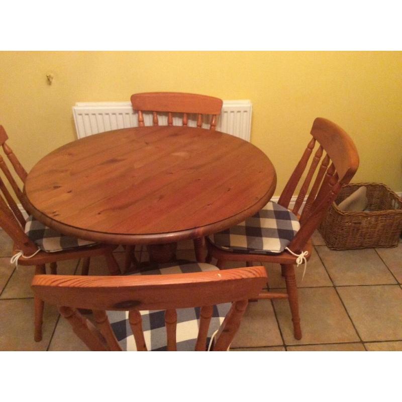 Round pine table with 4 chairs