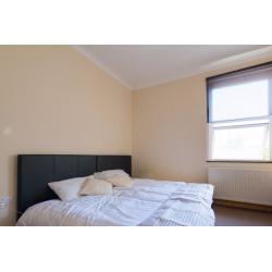 Double Bed in Rooms to rent in renovated 8-bedroom house with garden in well-connected Willesden