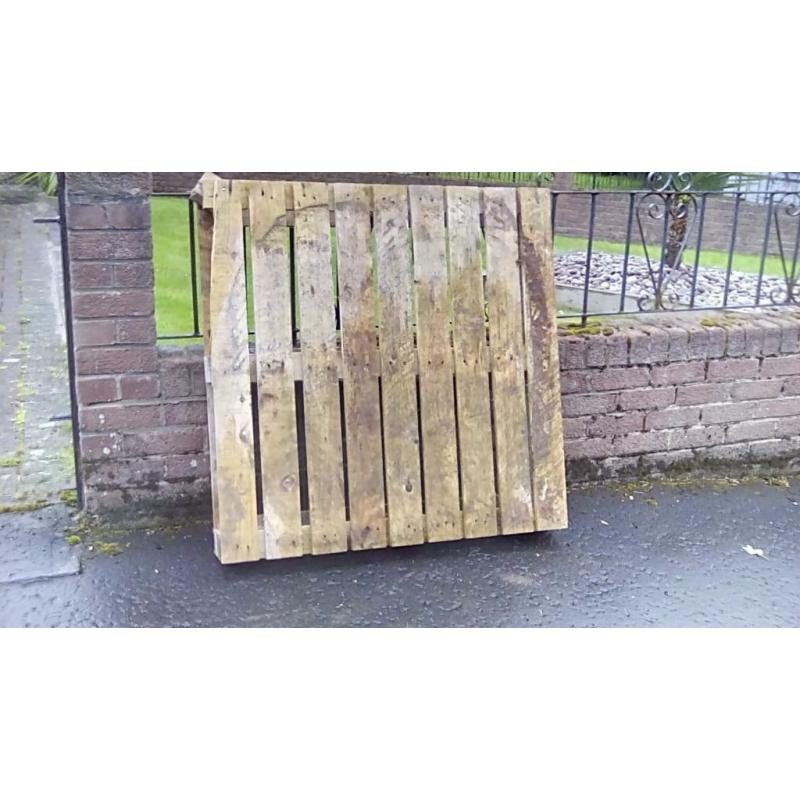 PALLET FREE TO PICK UP WOOD PALLET GOOD FOR FENCING