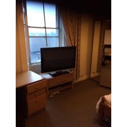 Haymarket ,10 min walk from Princes Street Double room for Fringe Festival