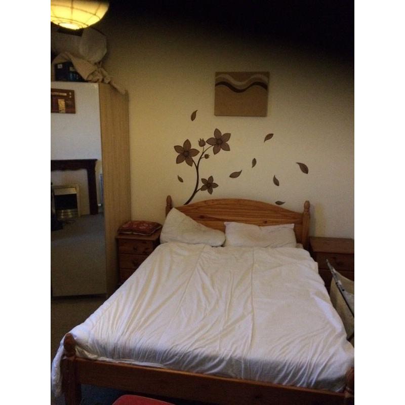 Haymarket ,10 min walk from Princes Street Double room for Fringe Festival