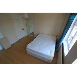 N. TWIN ROOM IN A FLAT **ALL INCLUSIVE **BRICK LANE **ZONE 1 *LIVING ROOM *FIRST WEEK FREE