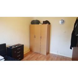 Double Room to Rent in a shared flat, 1 min from Leyton Station
