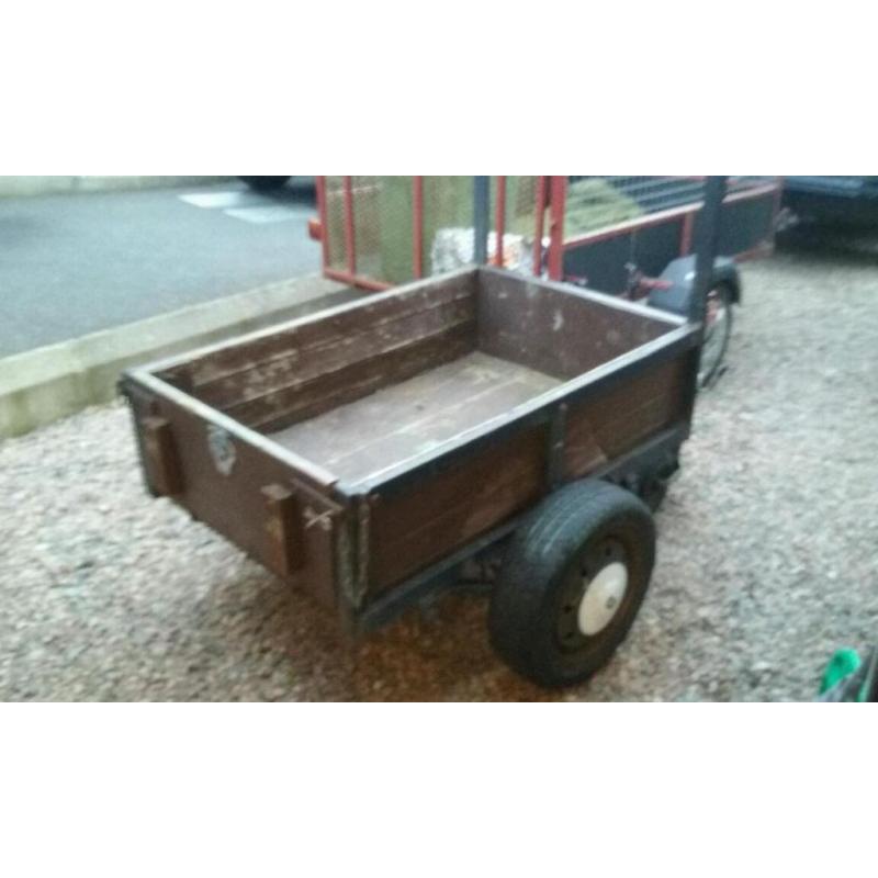 Cracking small trailer