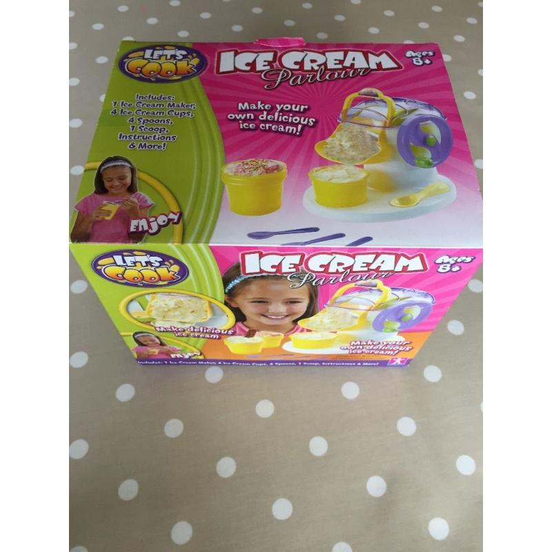 Ice cream parlour (ice cream maker)
