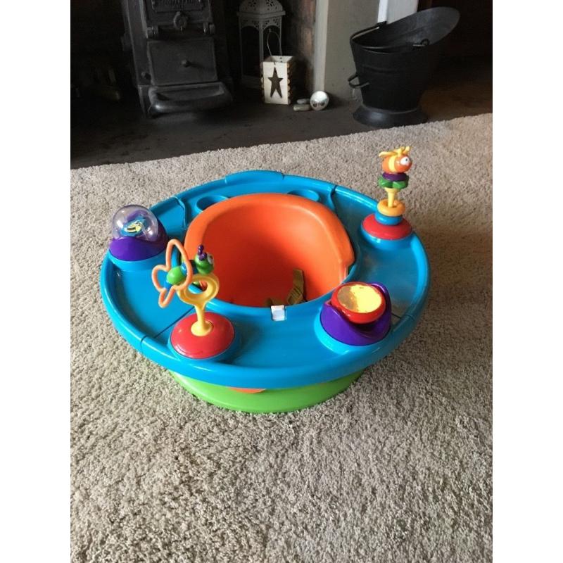 Baby chair/activity centre