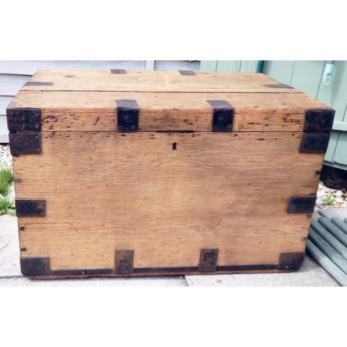 VINTAGE WOODEN BOX SIZE 64cm LONG/31cm WIDE/27cm HIGH