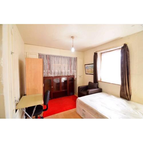 A double room for rent, furnished bills inclusive