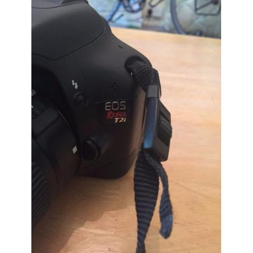 Canon EOS Rebel T2i (550d) + Batteries, case, fisheye lens, 50mm prime lens, videolight & more
