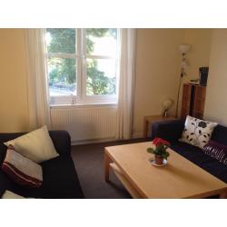 August let in homely Edinburgh flat.