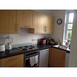 August let in homely Edinburgh flat.