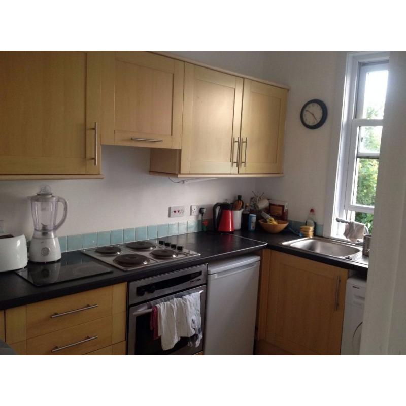 August let in homely Edinburgh flat.