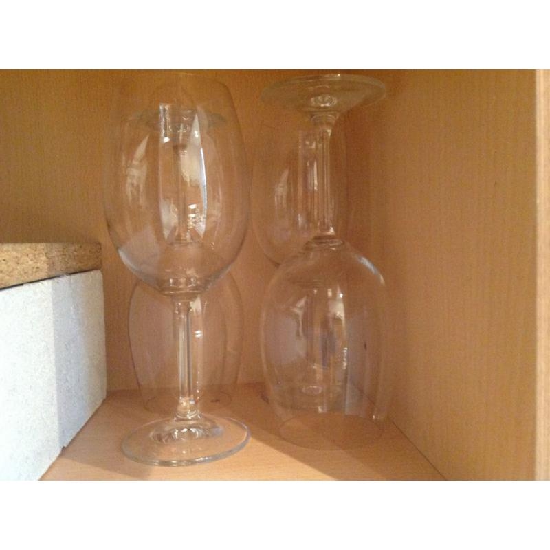 set of cocktail and wine glasses
