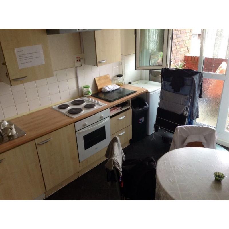 Single room with double bed for Single person