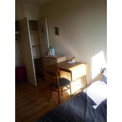 Single room with double bed for Single person