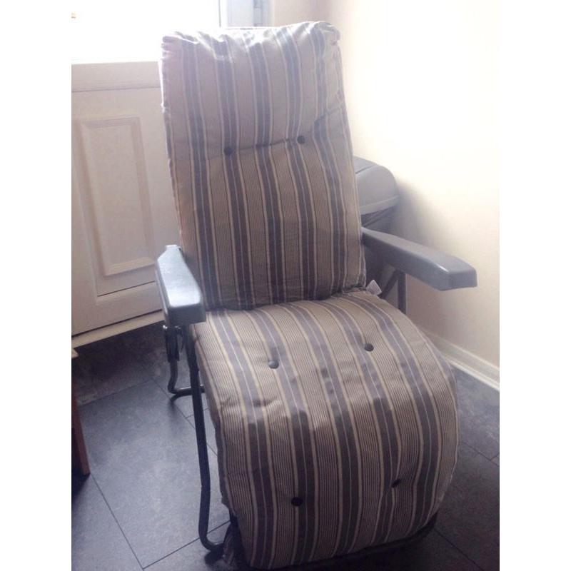Reclining padded sunlounger