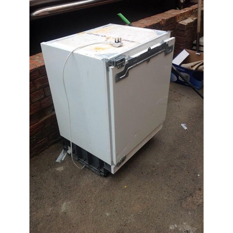 Integrated fridge (brand new)