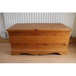 Pine Bedding Box