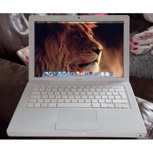 MacBook laptop, excellent condition, ideal for back to school, including Microsoft Office 2011