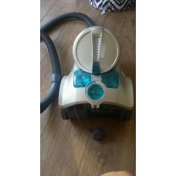 Vax Vacuum 2200 Watts