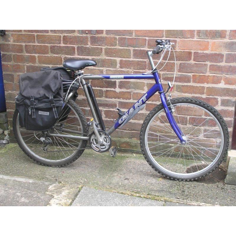 21.5 inch Mens 'Giant' pedal cycle with 7 gears over 3 sprockets