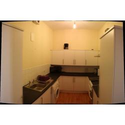 Room in Student Flat available - central edinburgh