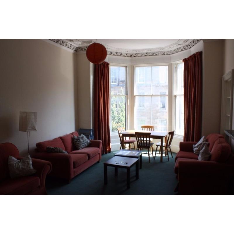 Room in Student Flat available - central edinburgh