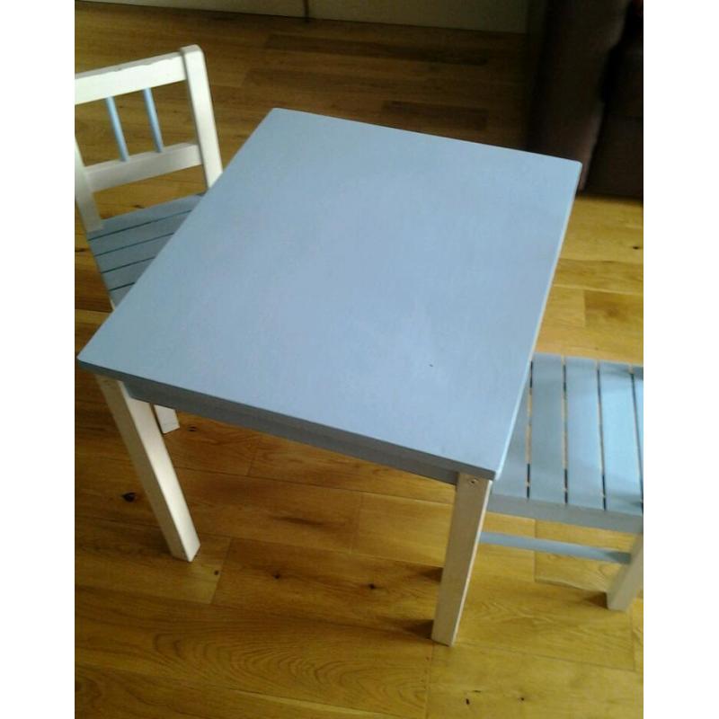 Kids table and chairs