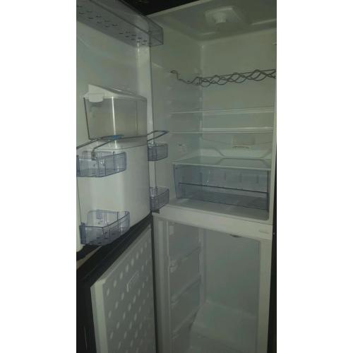 Black Beko Fridge freezer self defrosting