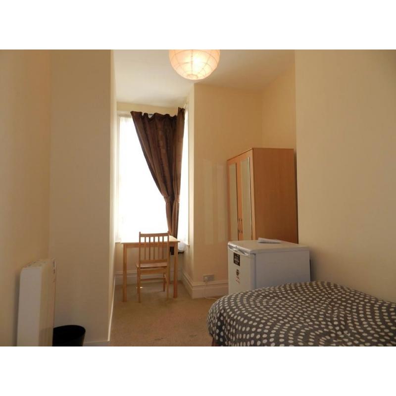 Single room in Great Shared House, 5min from Clapham