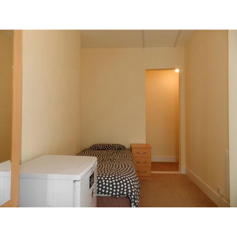 Single room in Great Shared House, 5min from Clapham