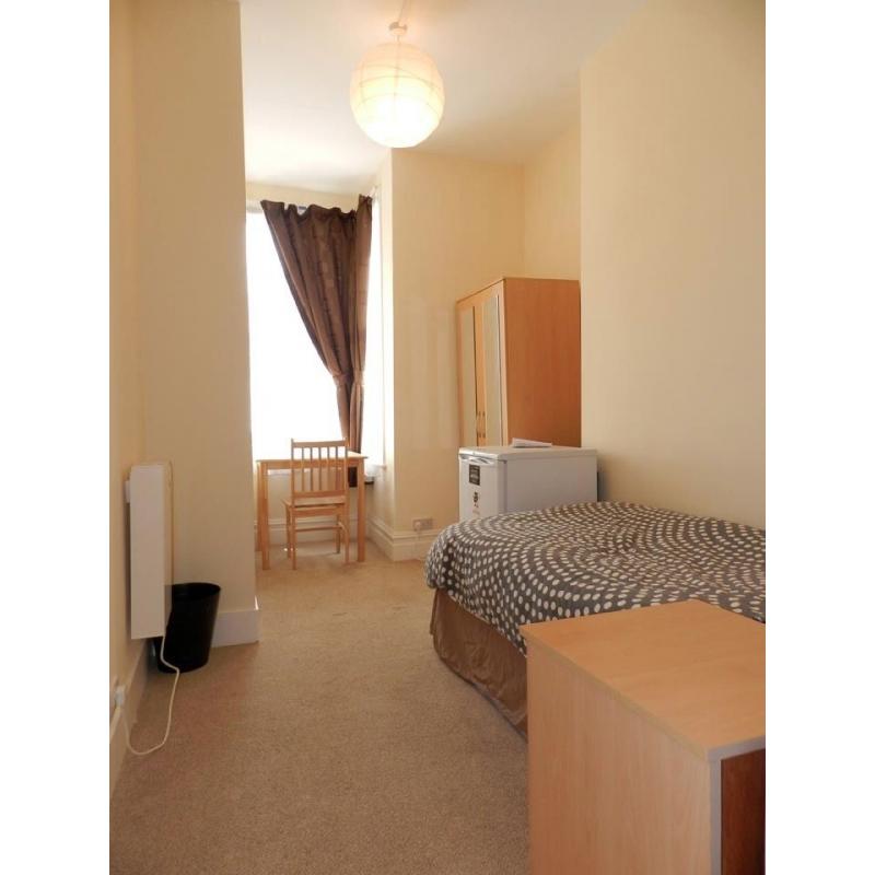 Single room in Great Shared House, 5min from Clapham